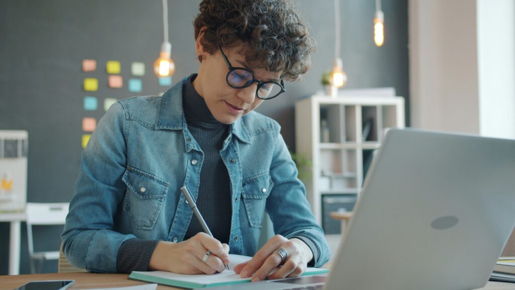 exemplos de prompts de inteligência artificial aplicados na prática