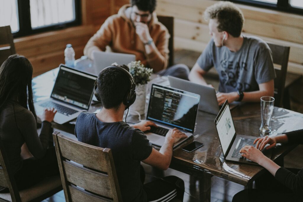 empreendedor usando inteligência artificial nos negócios