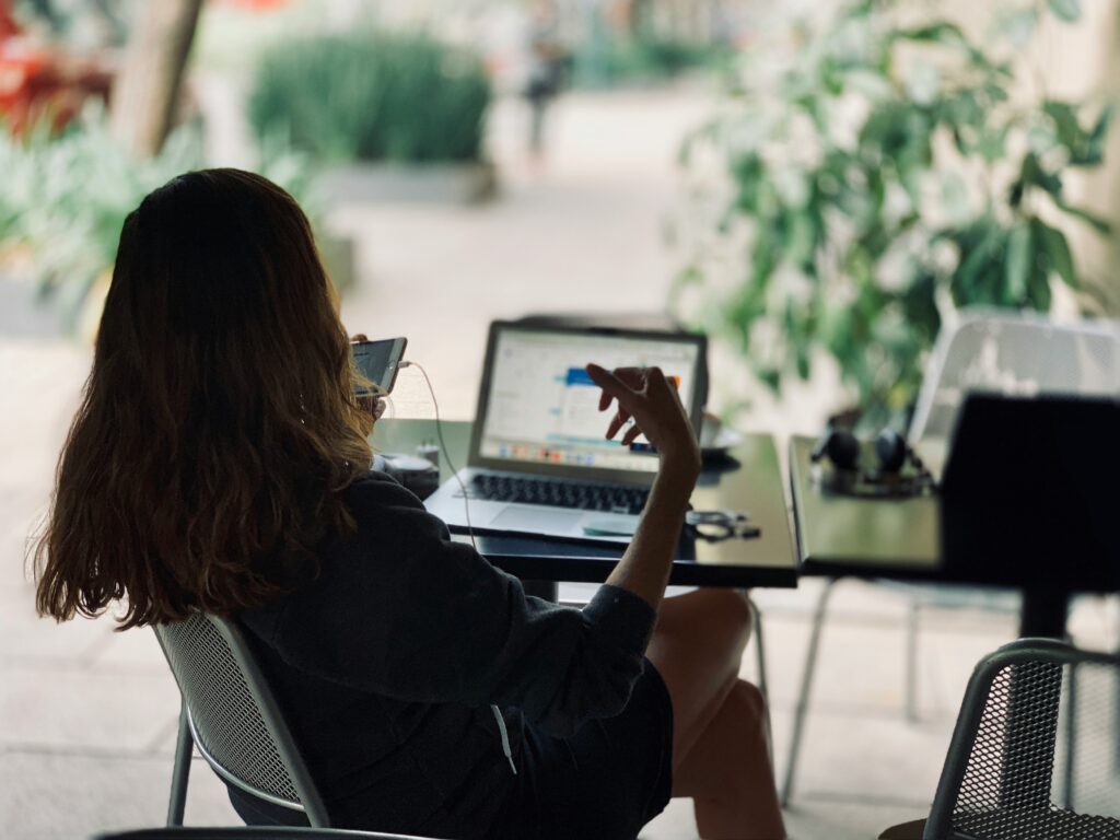 Uso de inteligências artificiais gratuitas para produtividade e rotina digital
